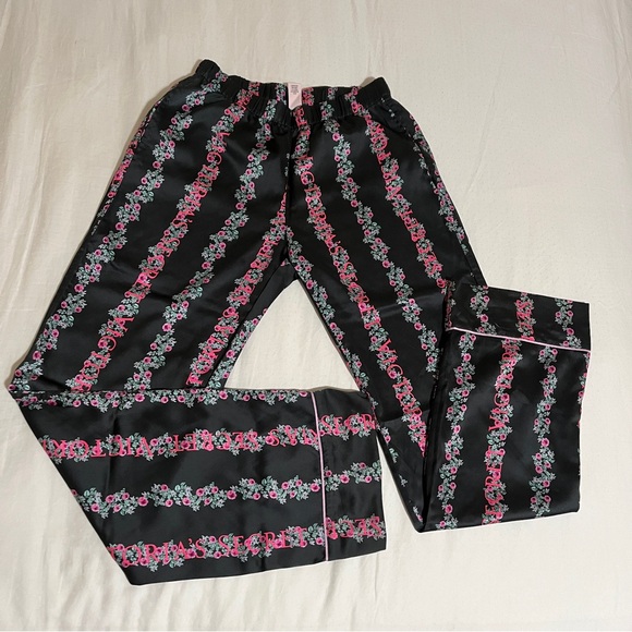 NWOT VICTORIA’S SECRET FLORAL SATIN PJ SET SIZE XS - Picture 2 of 6